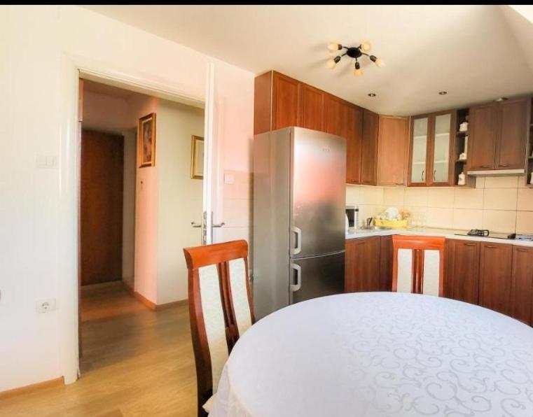 Popovic Apartment *